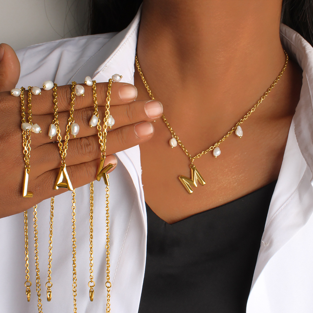 สร้อยคอจี้ไข่มุกตัวอักษรเริ่มต - Initial Letter Necklace 18K Gold บทวิจารณ์และราคา