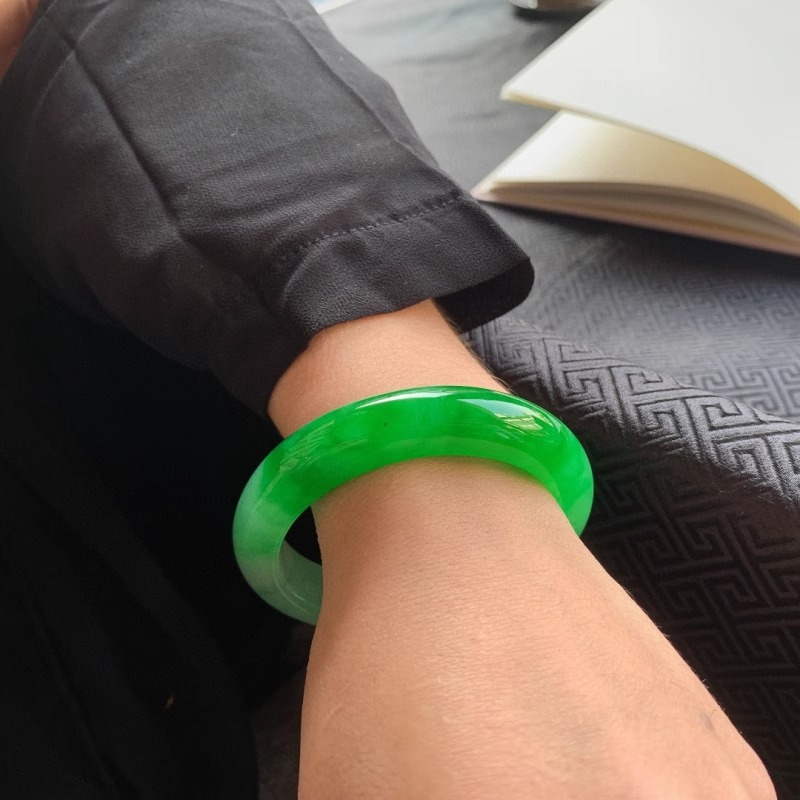 กำไลหยกพม่าแบบแบนเรียบ ลวดลายภ - Bracelets บทวิจารณ์และราคา