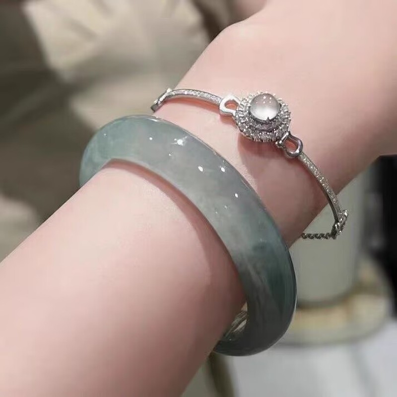 กำไลข้อมือลายดอกไม้ หยกน้ำแข็ง - Bracelets บทวิจารณ์และราคา