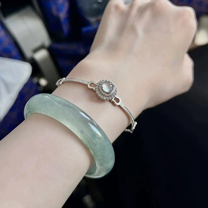 กำไลข้อมือลายดอกไม้ หยกน้ำแข็ง - Bracelets บทวิจารณ์และราคา